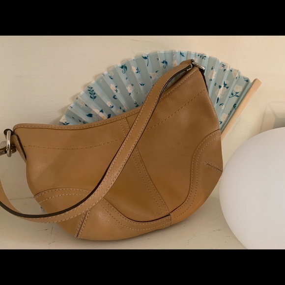 Tan Coach purse - Picture 4 of 6